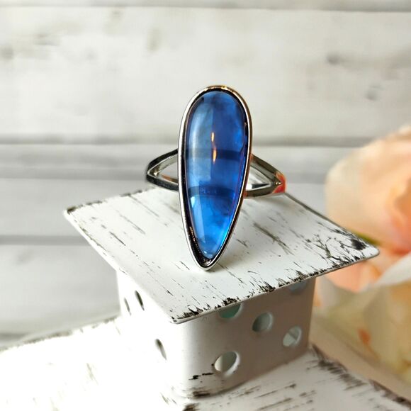 NEW Large Blue Teardrop Statement Ring Silver Tone Size 10 Eclectic, Funky - Picture 1 of 4